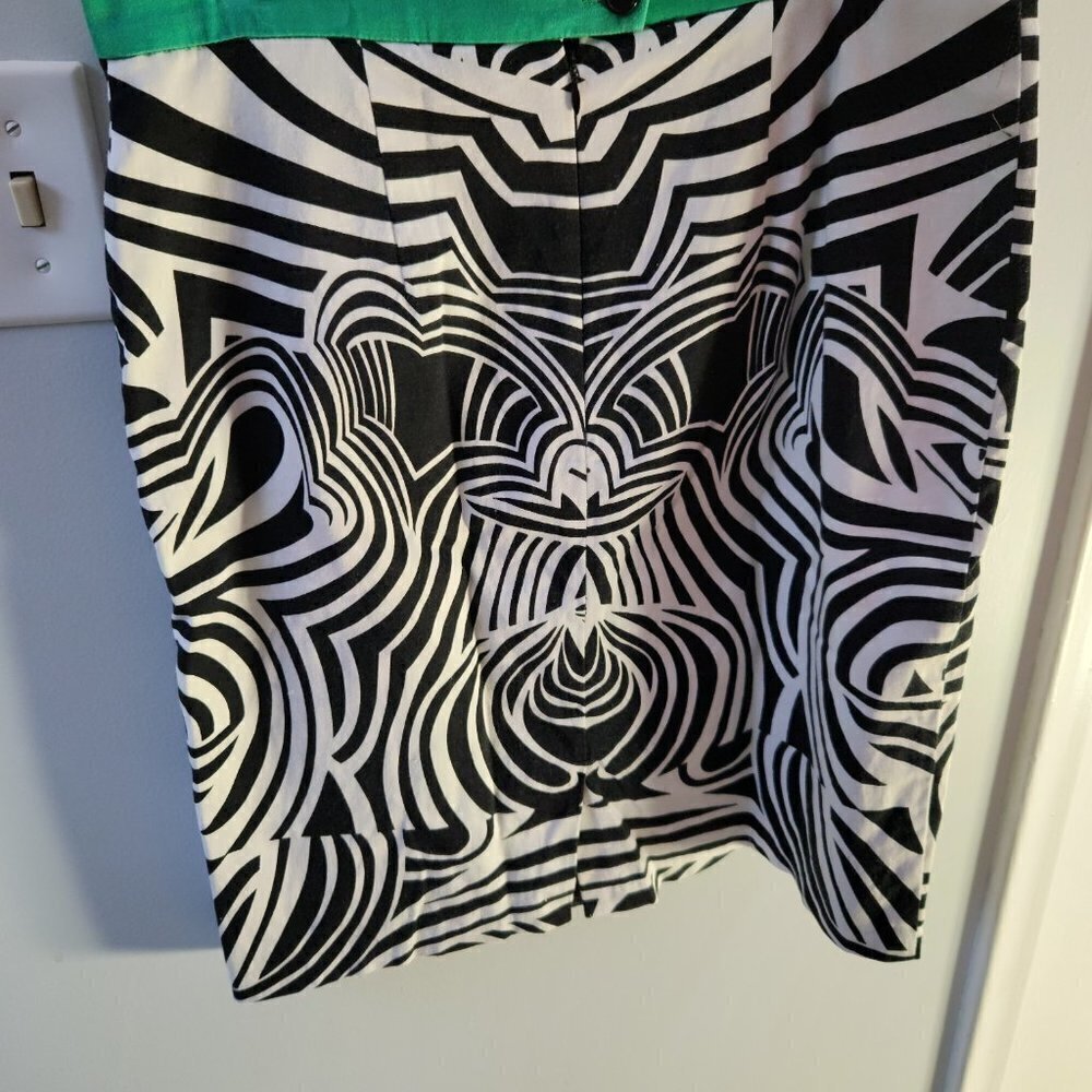 P129. Linea Domani Black and White Geometric Patterned A-line Skirt |10 - Picture 3 of 4